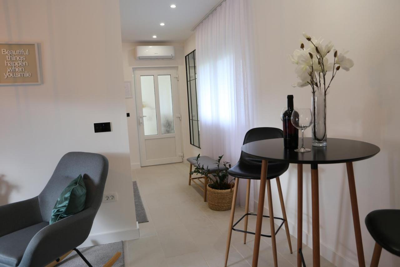 Flora Studio Apartments Korenica Exterior photo